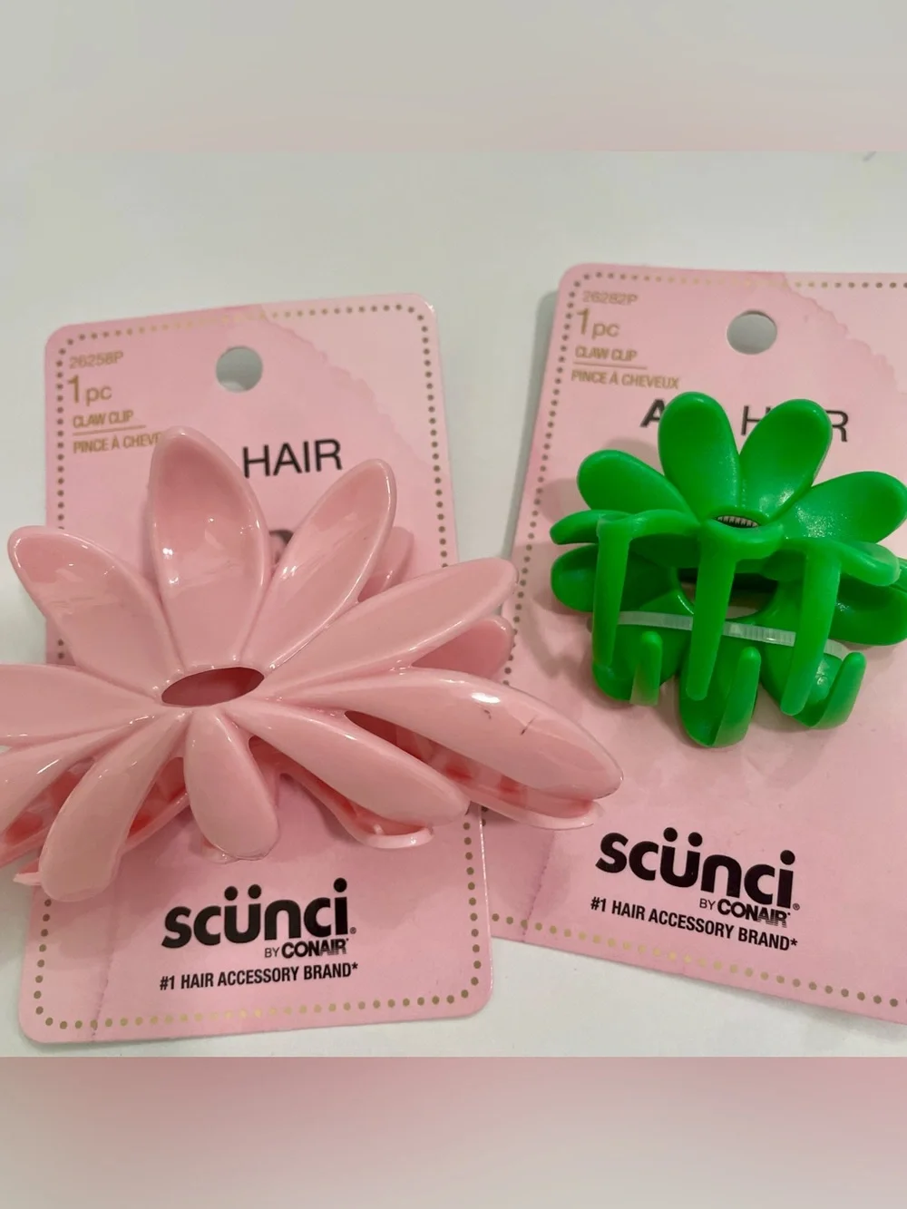 scünci Flower Hair Claw Clips in Pink and Green